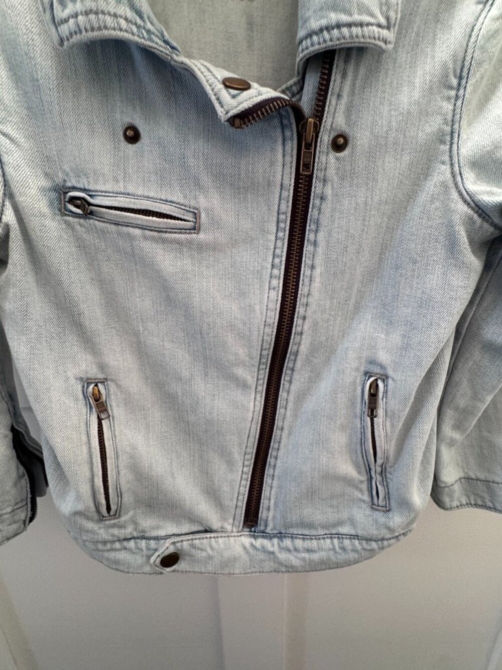 GAP Light Wash Denim Moto Women's Jacket XS Distressed Zip Jacket,Good Condition - Picture 3 of 11